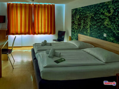 Das geräumige Hotelzimmer im Ecoinn in Esslingen am Neckar