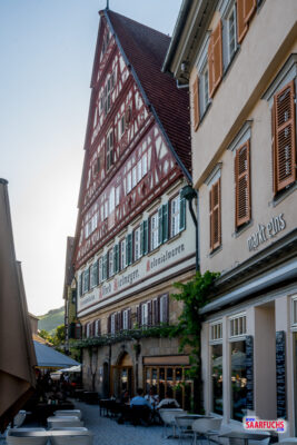 Außenbereich und Tische vor dem Restaurant 1582 in Esslingen