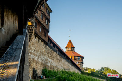 Der Dicke Turm der Esslinger Burg oberhalb des Weinbergs