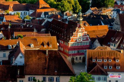 Aussicht vom Burghang auf das Alte Rathaus und den Marktplatz