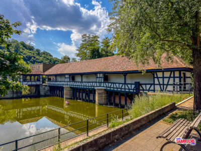 Das historische Gebäude des Wasserhauses am Rand des Merkel’schen Parks in Esslingen