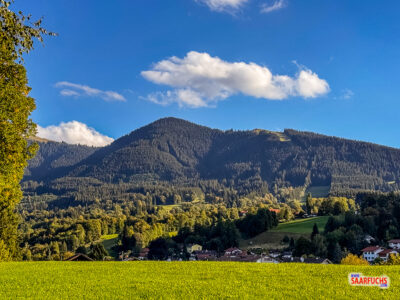 Blick auf den Berg H&ouml;rnle und die Trasse des Sessellifts nahe Bad Kohlgrub