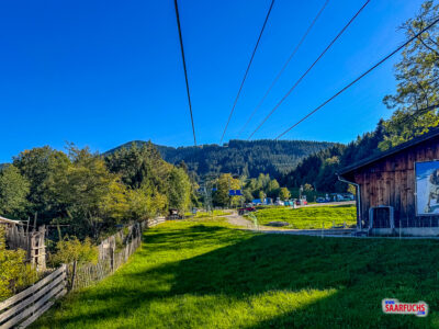 Sessellift der H&ouml;rnlebahn w&auml;hrend der Fahrt hinauf zum Berg